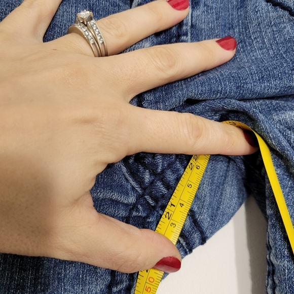 Women's Y2K Rue21 Blue Studded Cropped 3/4 Jeans Gem Pockets Classic Denim 1/2 - Picture 8 of 10